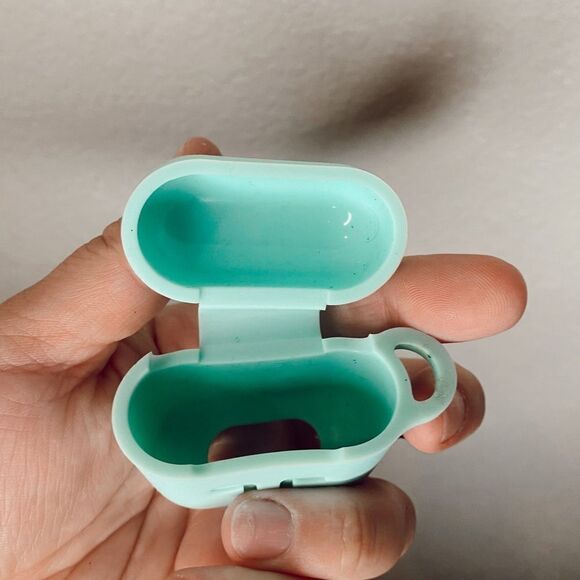AirPods Case Menthol Color - Picture 5 of 5